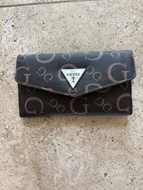 GUESS Bi-Fold Logo Card Wallet in Beige